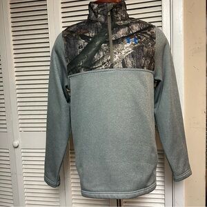 UNDER ARMOUR Size SMALL Pullover MOSSY OAK TREESTAND